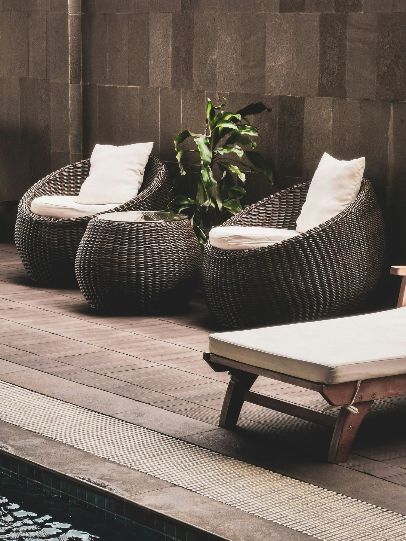 Arched courtyard terrace with fountain